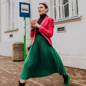 Chicwish Simplicity Pleated Midi Skirt in green NWT